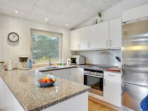 Fridge, microwave, oven, dishwasher - "Mikaela" - 1km from the sea by Interhome (Rømø)