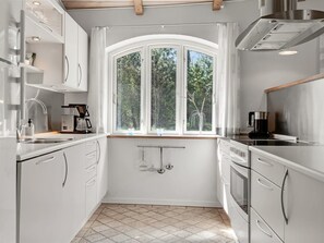 Fridge, microwave, dishwasher, cookware/dishes/utensils