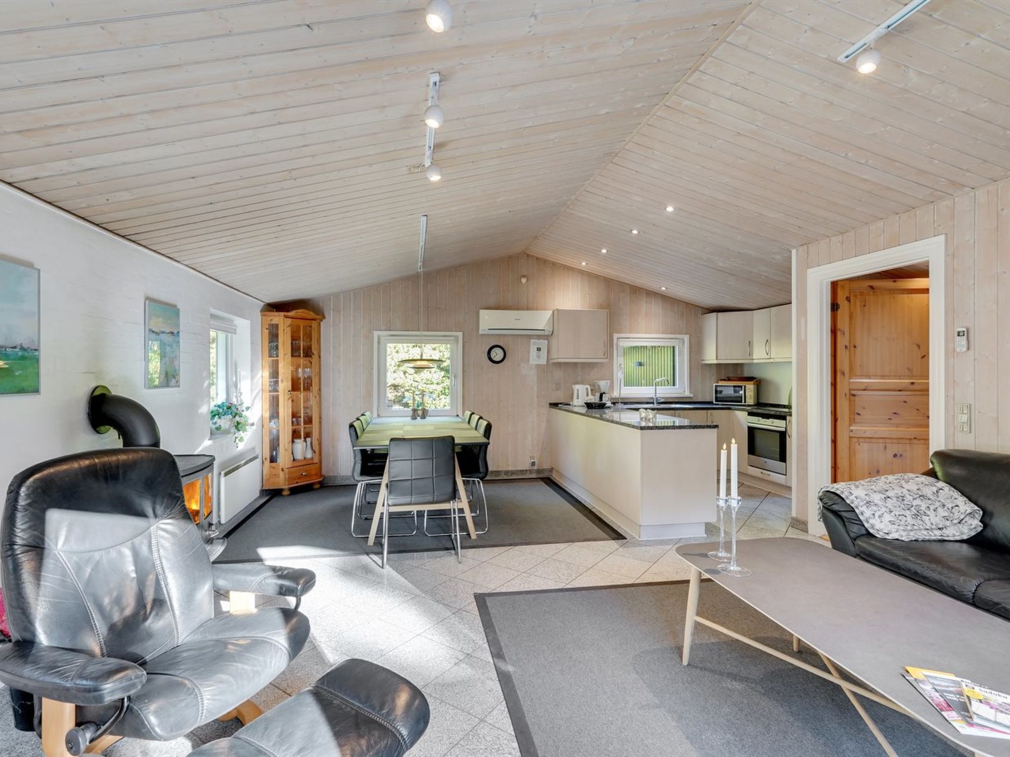 TV, fireplace, DVD player