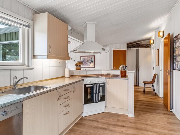 Køleskab, mikrobølgeovn, ovn, opvaskemaskine