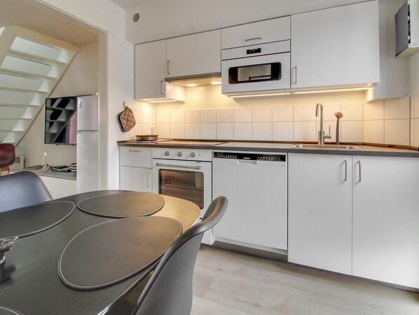 Køleskab, mikrobølgeovn, ovn, opvaskemaskine