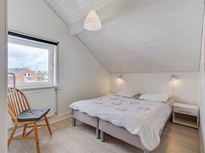 3 bedrooms, Internet