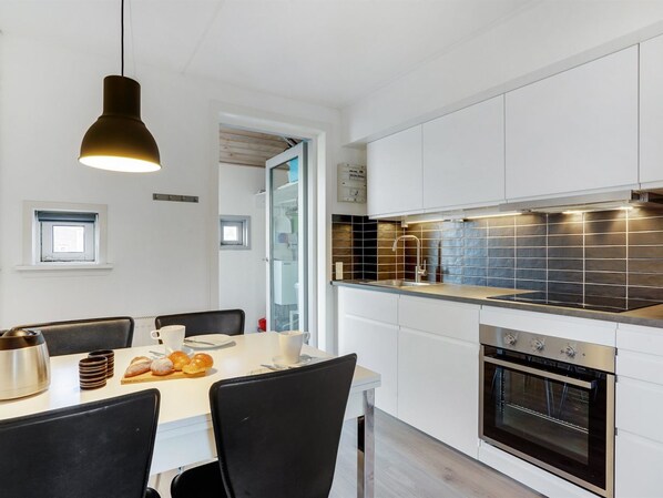 Køleskab, mikrobølgeovn, ovn, opvaskemaskine