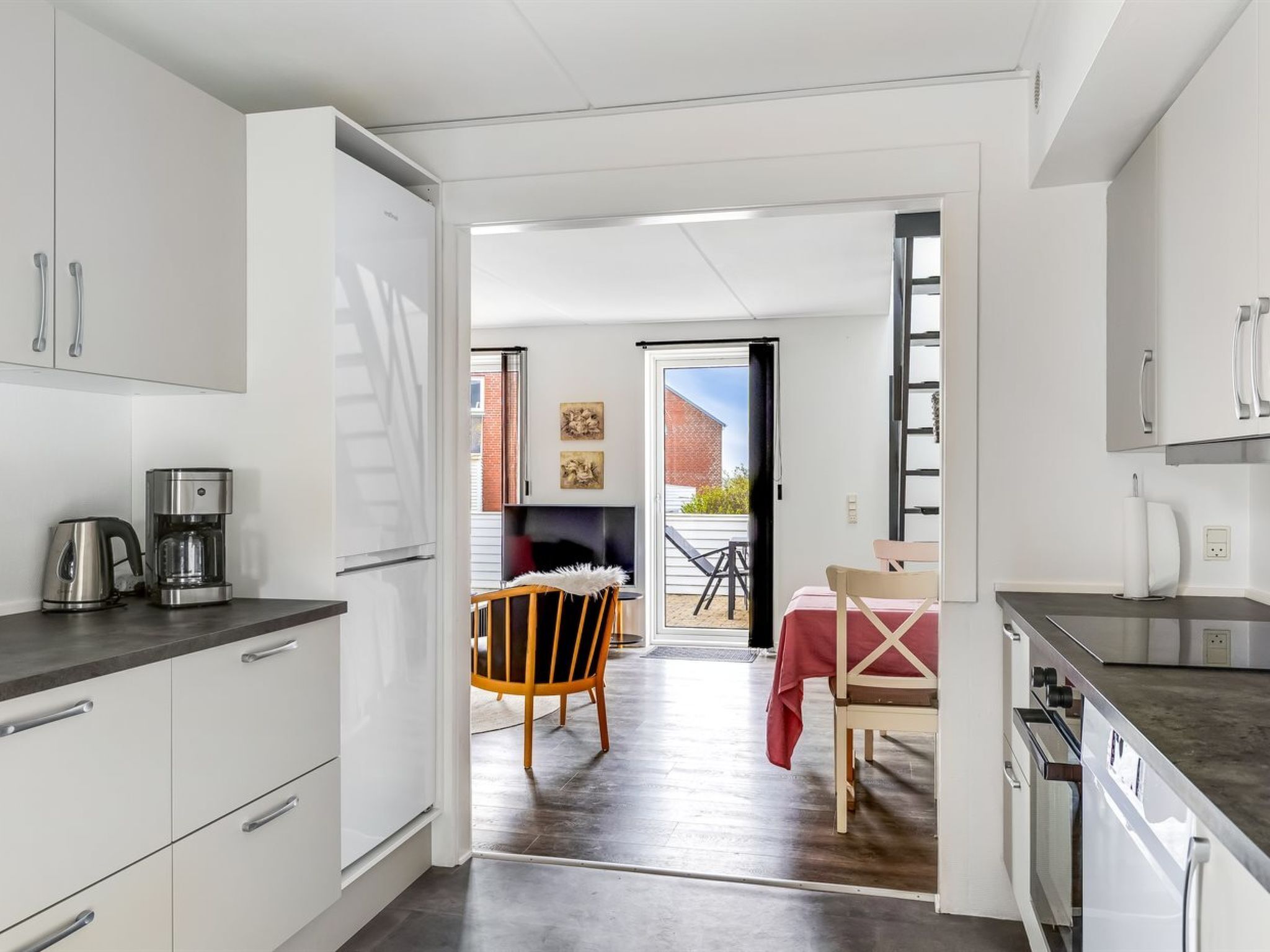 Fridge, oven, dishwasher, cookware/dishes/utensils