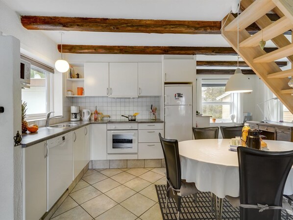 Køleskab, mikrobølgeovn, ovn, opvaskemaskine