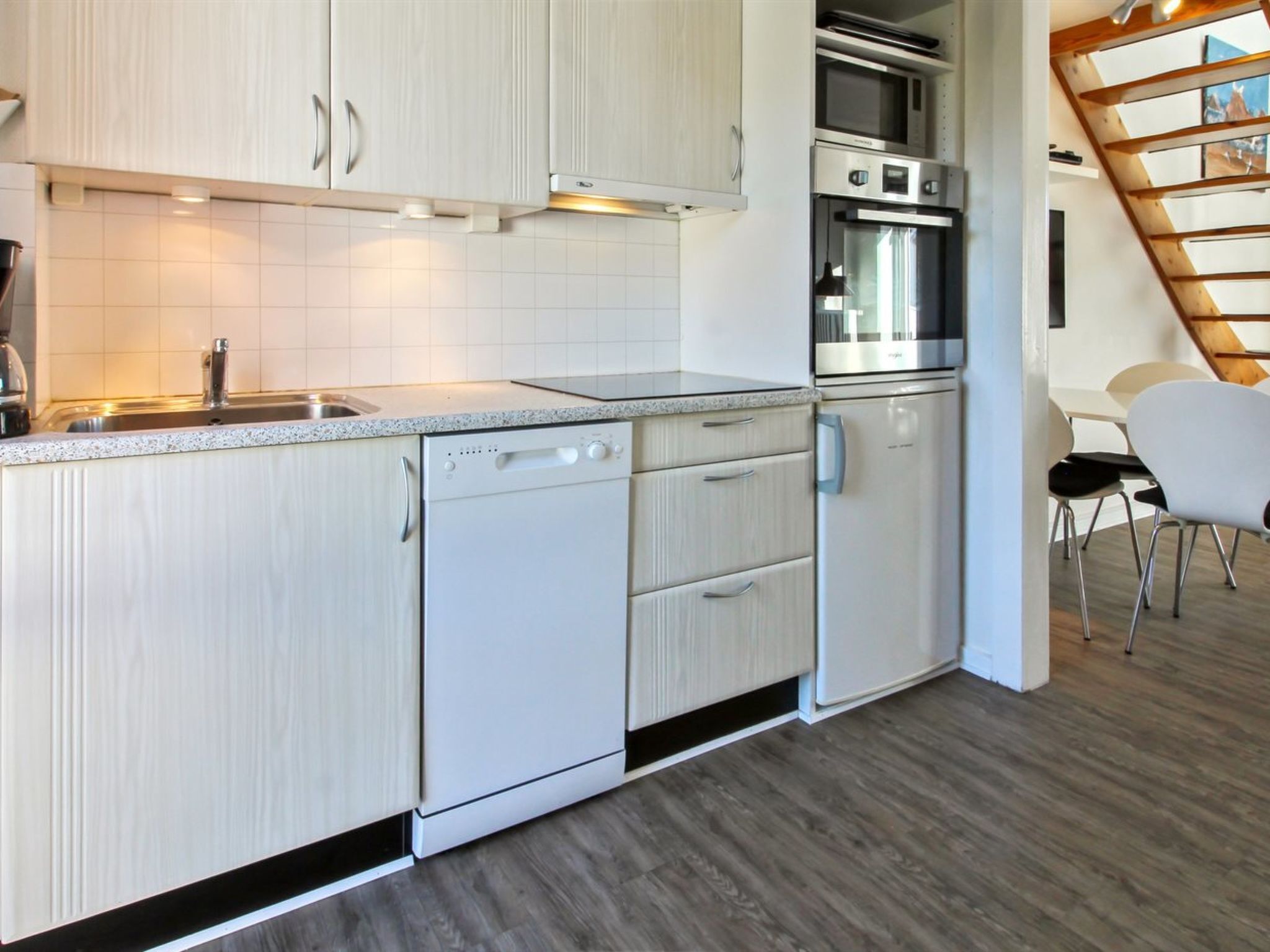 Refrigerador, microondas, horno, lavavajillas