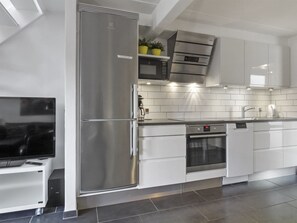 Réfrigérateur, four, lave-vaisselle