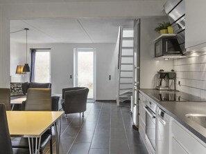 Fridge, oven, dishwasher, cookware/dishes/utensils
