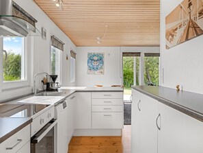 Kühlschrank, Mikrowelle, Ofen, Geschirrspüler