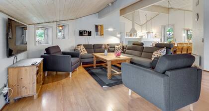 "Asdis" - 2.8km from the sea by Interhome