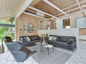 Fernseher, Kamin, DVD-Player