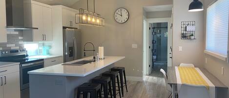 冰箱、微波炉、烤箱、炉灶