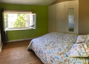 6 makuuhuonetta, silitysrauta/-lauta, vauvan matkasänky, ilmainen Wi-Fi