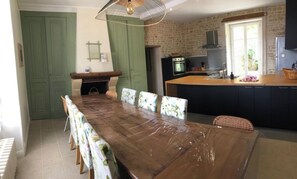 Fridge, microwave, oven, stovetop - Maison de vacances au cœur d’un village touristique du Marais Poitevin (Maillezais)