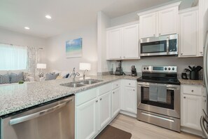 Townhome, Berbilang Katil, Patio, Garden View (Pride of PCB) | Dapur peribadi | Peti sejuk, ketuhar gelombang mikro, ketuhar, dapur 