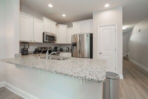 Townhome, Multiple Beds, Patio, Garden View (Pride of PCB) | Private kitchen