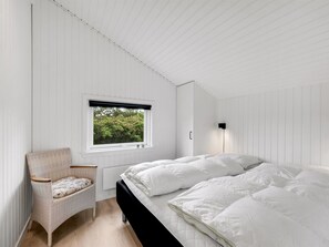3 bedrooms, Internet