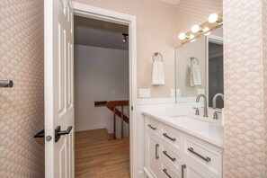 Rumah, Beberapa Tempat Tidur, balkon | Interior