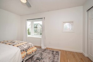 Casa, varias camas, balcón | 2 habitaciones, decoración personalizada y muebles diferentes