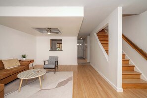 Ferienhaus, Mehrere Betten, Balkon | Wohnbereich