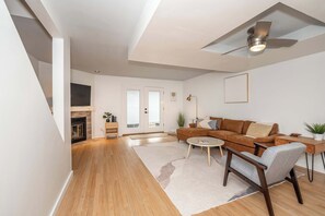 House, Multiple Beds, Balcony | Living area