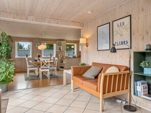 Téléviseur, foyer, lecteur de DVD