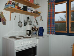 Fridge, oven, dishwasher, cookware/dishes/utensils