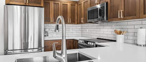 Refrigerador, microondas, horno, placa de cocina