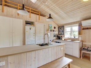 Fridge, oven, dishwasher, cookware/dishes/utensils