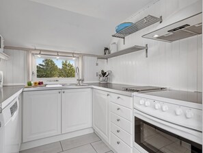 ثلاجة، ميكروويف، فرن، غسالة أطباق