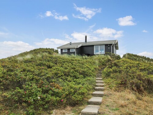"Ami" - 200m from the sea by Interhome