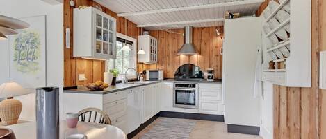 Kühlschrank, Mikrowelle, Ofen, Geschirrspüler