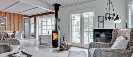 TV, fireplace, DVD player