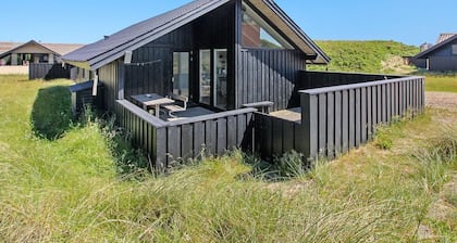 "Auli" - 200m from the sea by Interhome