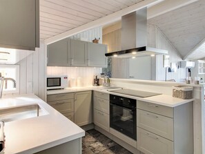 Réfrigérateur, micro-ondes, four, lave-vaisselle