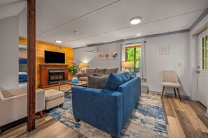 Smart TV, chimenea, videojuegos y futbolito