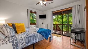 3 bedrooms, desk, iron/ironing board, travel crib