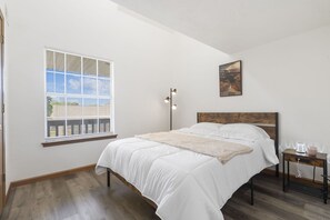 2 habitaciones, decoración personalizada y muebles diferentes 