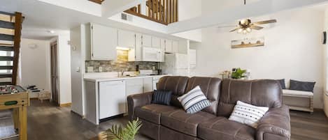 Condo, Multiple Beds, Patio, Golf View (Sand Dune Serenity in Table Rock Lake) | Living area | 42-inch flat-screen TV with digital channels