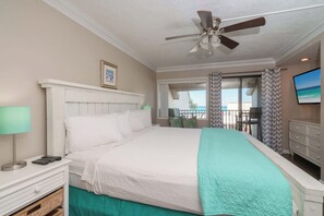 3 bedrooms, individually decorated, individually furnished, free WiFi - Sea Forever Cozy Oceanfront Condo (Panama City Beach)