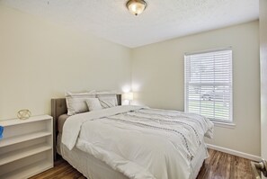 Maison, Plusieurs lits, balcon, vue sur le jardin | 3 chambres, décor unique, ameublement unique, accès au Wi-Fi (inclus)
