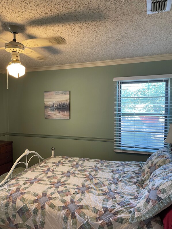 3 bedrooms, iron/ironing board, free WiFi, bed sheets