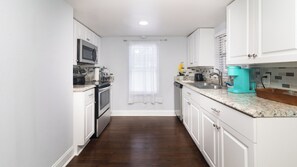 House, 1 King Bed with Sofa bed, Kitchen | Private kitchen