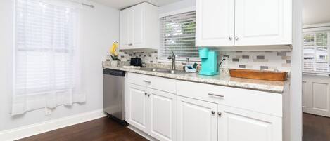 Ferienhaus, 1 King-Bett und Schlafsofa, Küche | Eigene Küche | Kühlschrank, Mikrowelle, Ofen, Herdplatte