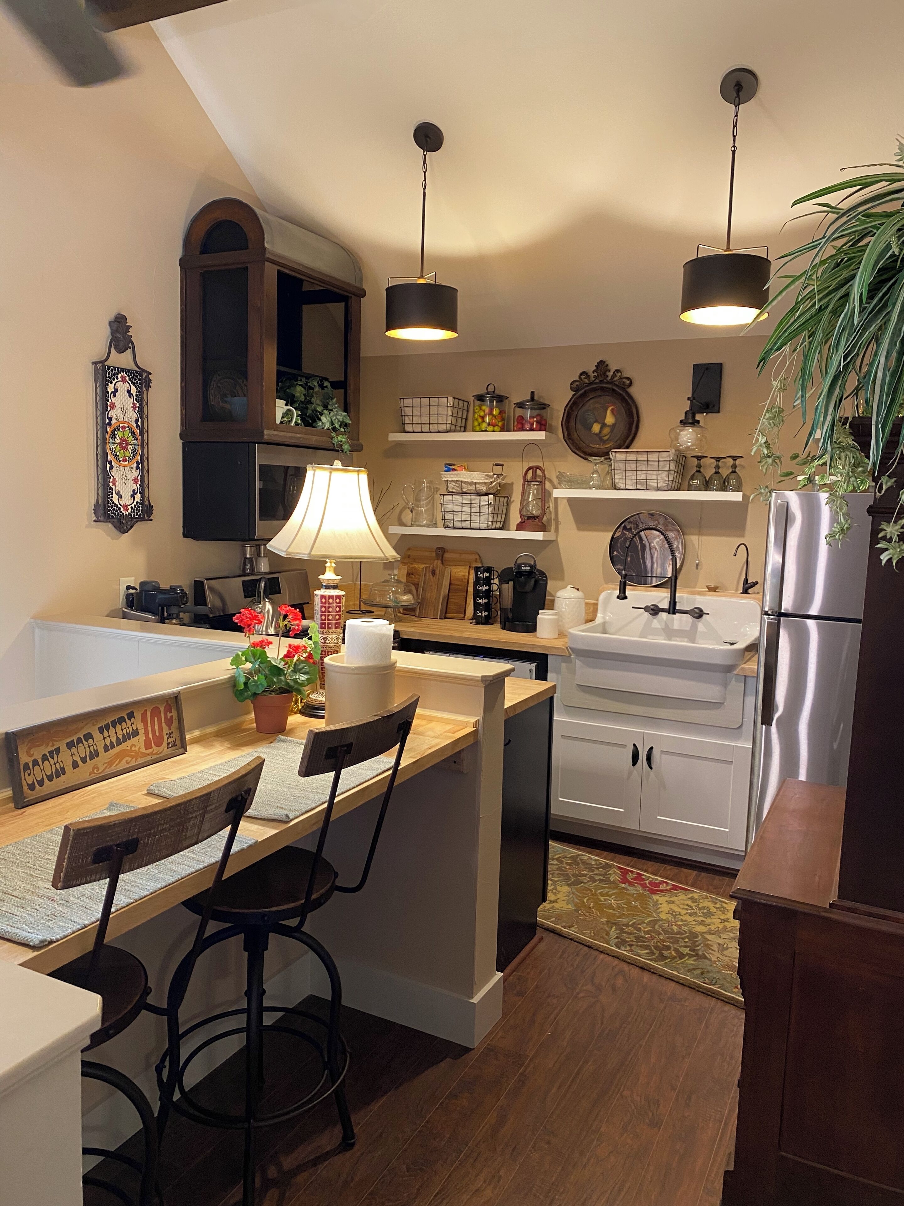 Réfrigérateur, micro-ondes, four, plaque de cuisson