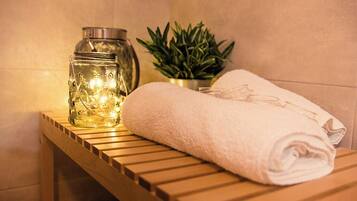 Jetted tub, hair dryer, towels, toilet paper