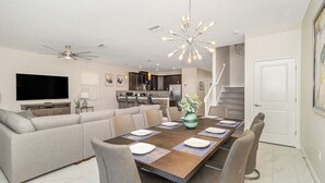 Casa, varias camas, acceso a la alberca, vista al jardín | Restaurantes