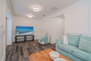 獨棟房屋, 廚房 | 起居區 | 電視