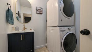 Interior - Cabin near Blue Ridge Parkway--only 20 minutes to Boone (Deep Gap)