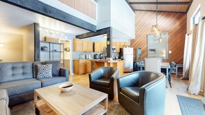 Apartment, Mehrere Betten, Terrasse, Bergblick (Sherwin Villas Retreat) | Wohnbereich | Kamin